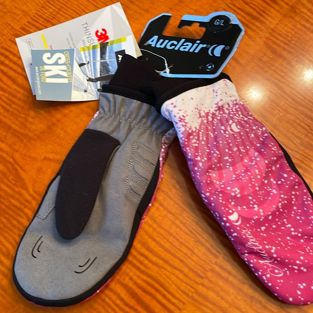 NWT ski mittens Auclair L
